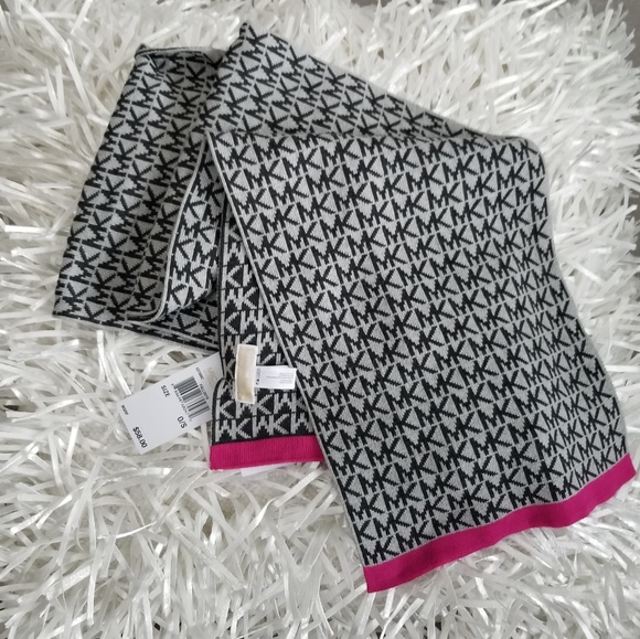 Michael Kors Scarf - Picture 4 of 4